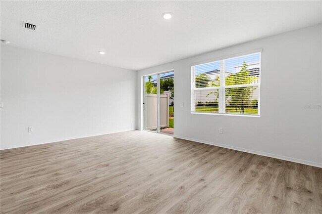 Foto del edificio - 16278 Bird of Paradise Ave