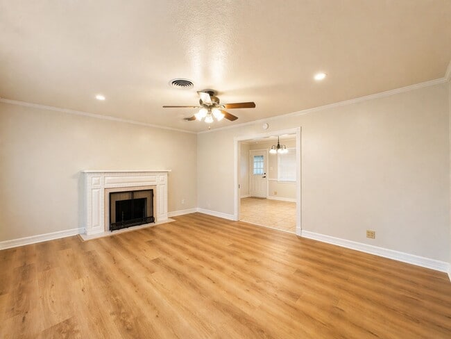 Foto del edificio - 6859 Roxbury Rd