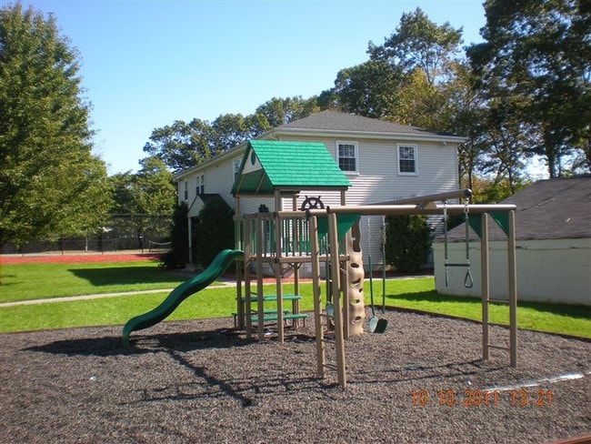 Building Photo - 60 Bishop Ln