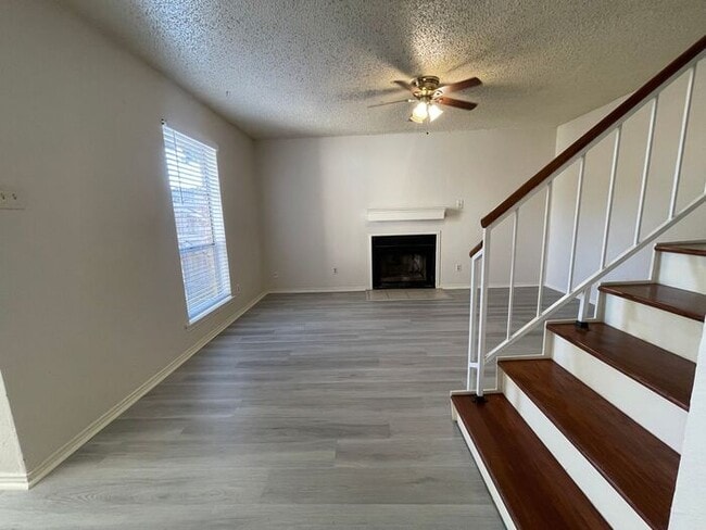 Building Photo - Cozy 2 Bedroom Townhome for rent in North ...