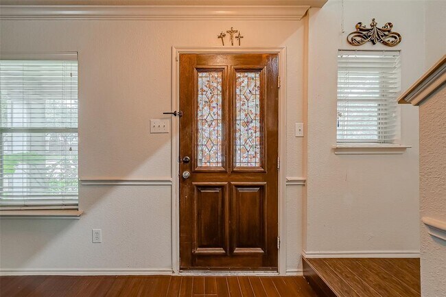 Building Photo - 4030 Dogwood Hill St