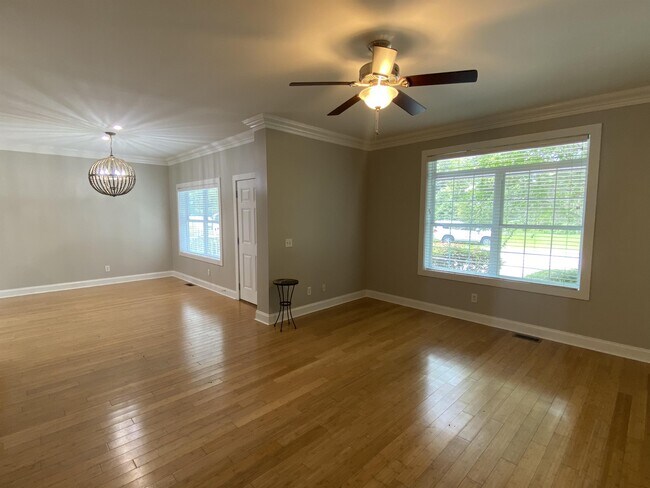 Foto del edificio - 3210 Robertson Ave