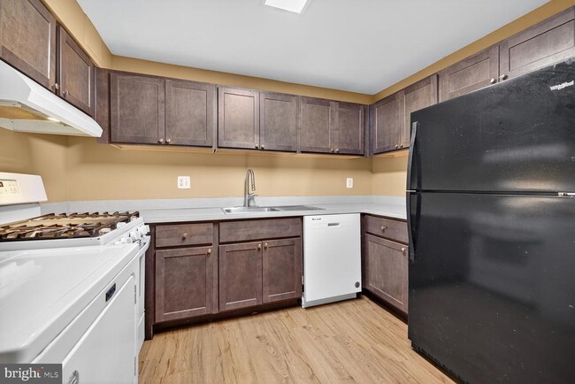 Building Photo - 10116 Little Pond Pl