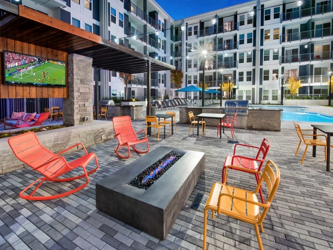 Spectrum on Spring - Spectrum on Spring Apartments