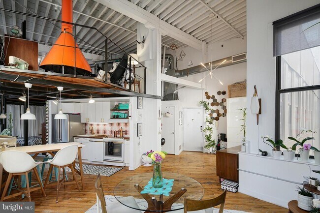 Building Photo - 428 N 13th St