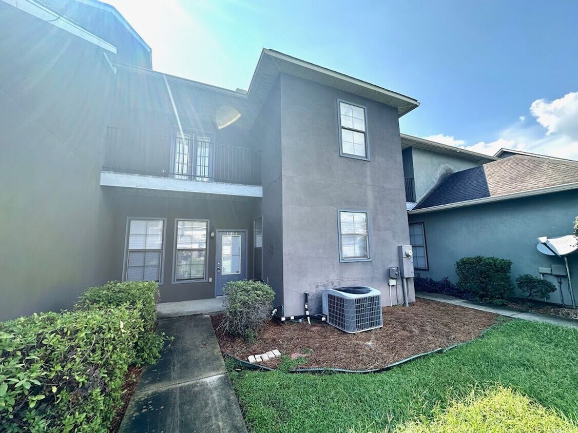 Foto principal - 8429 Florida Blvd