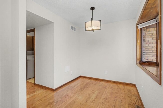 Building Photo - 3089 Aspen Dr