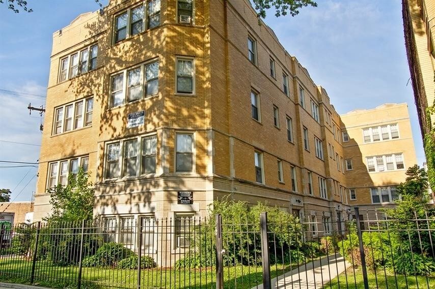 Primary Photo - 7915-19 S Hermitage Ave