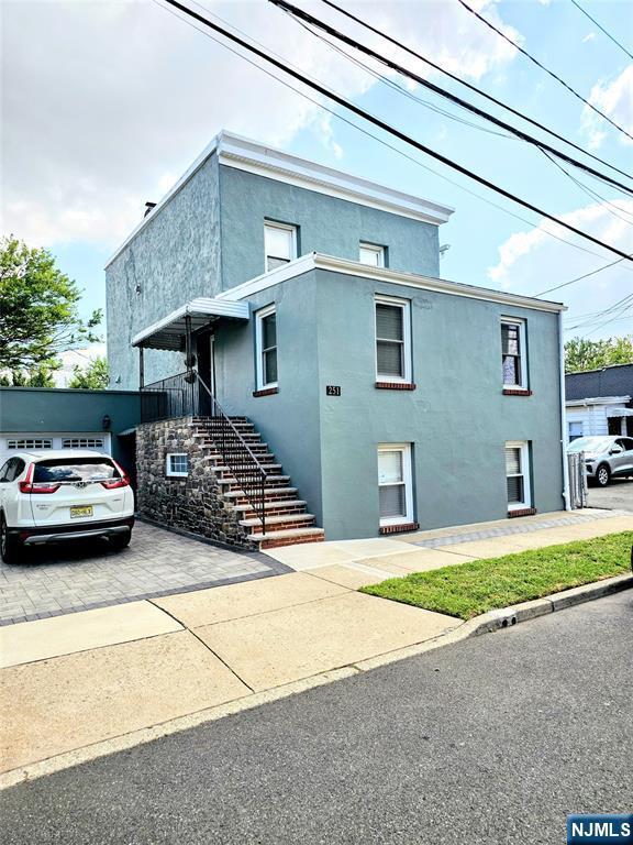 Foto principal - 251 Copeland Ave