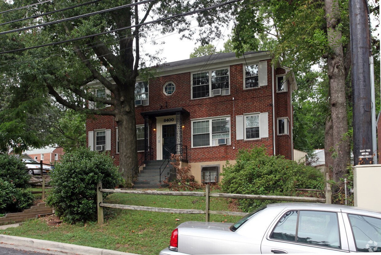 Primary Photo - 8400 Greenwood Ave