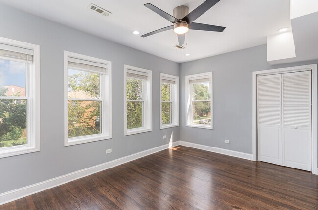 Foto del edificio - 1702 N Meade Ave