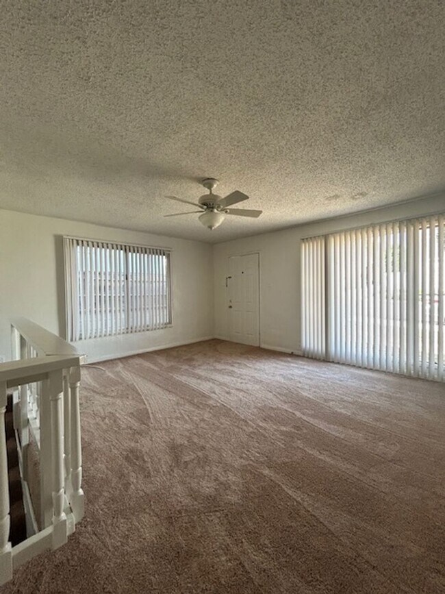 Building Photo - 1702