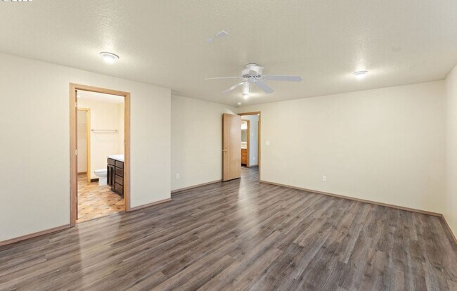 Building Photo - 9018 NE 92nd St
