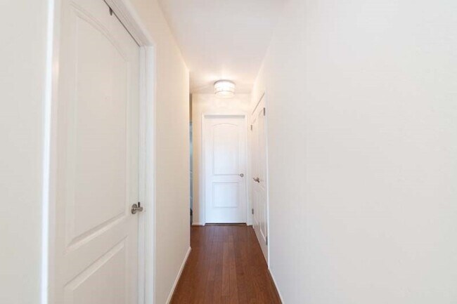 Building Photo - Lovely Long Beach 2 Bedroom~