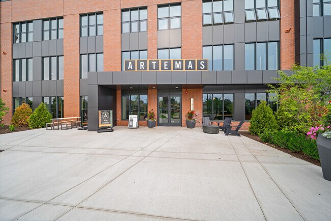 Building Photo - Artemas