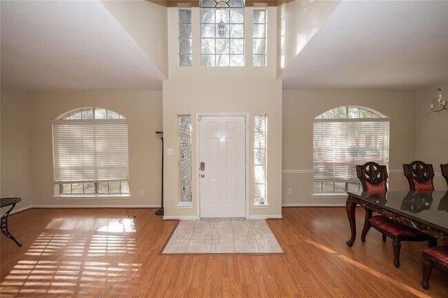 Foto del edificio - 6403 Drake Elm Dr