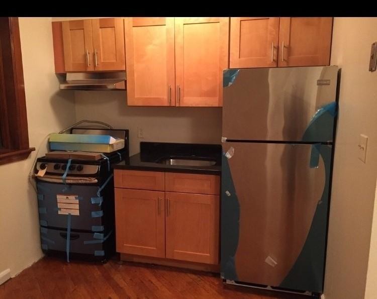 Building Photo - 409 E 21st St