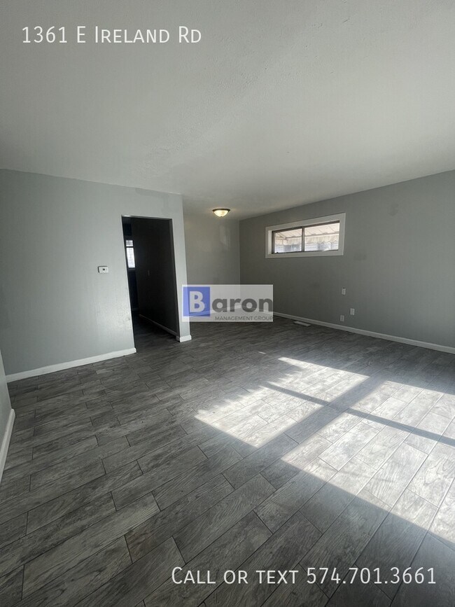 Foto del edificio - 1361 E Ireland Rd