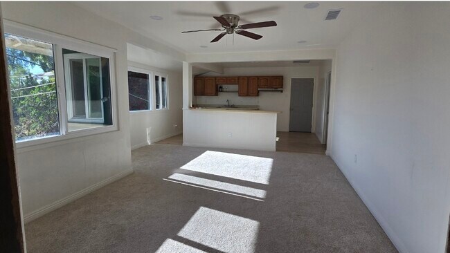 Foto del edificio - 3015 Kemper Ct