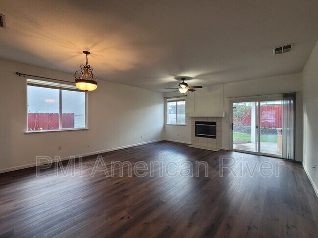 Foto del edificio - 8233 Windmill Oaks Pl