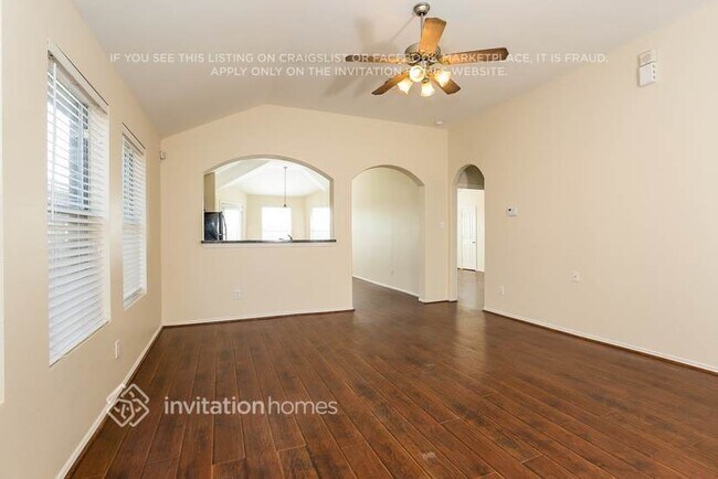 Foto del edificio - 19811 Whispering Hollow Ln