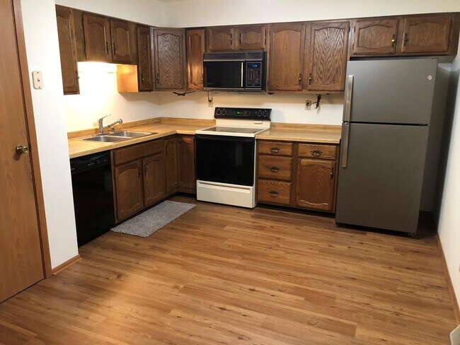 Building Photo - 10204 Parkedge Cir