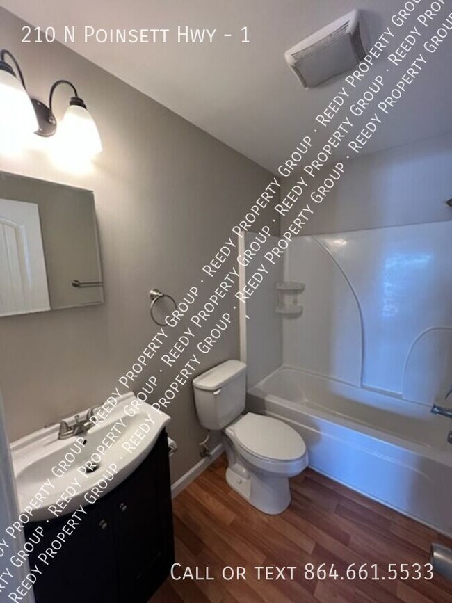 Building Photo - 2 Bedroom, 1 Bath Duplex ~ Off N. Poinsett...