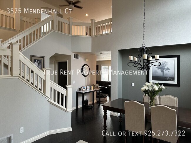 Building Photo - Gorgeous 4 Bedroom, 2 1/2 Bath Single Fami...