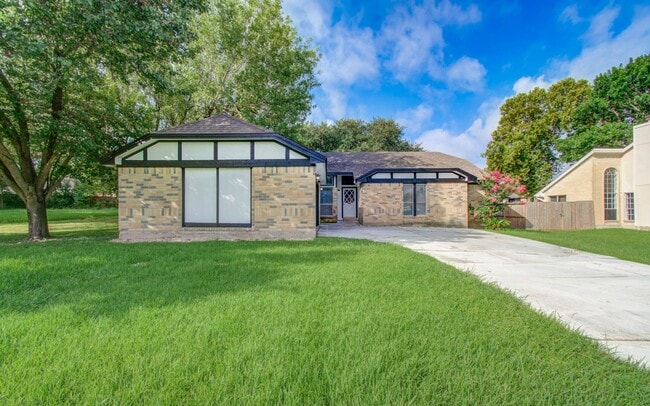 Building Photo - 13215 Bunker Hill Dr