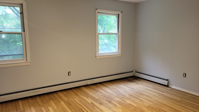Building Photo - 2214 Halsey St