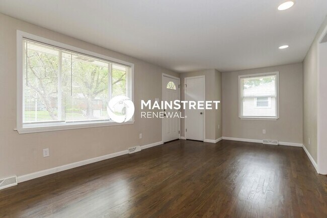 Building Photo - 4 Bedroom Pet-Friendly Home in KANSAS CITY, MO with Main Street Renewal