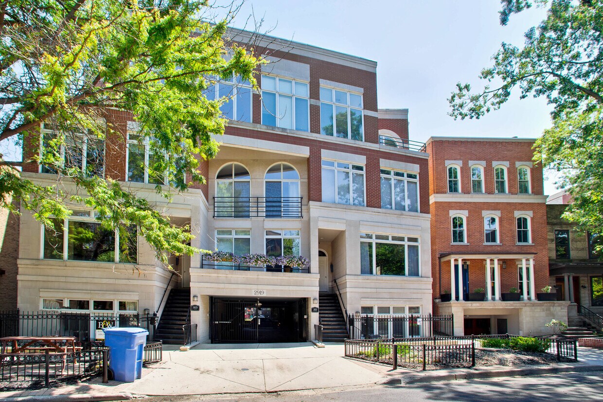 Foto principal - 2919 N Burling St
