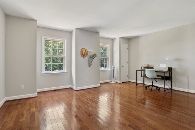 Building Photo - Beautiful Home in Mendenhall Village