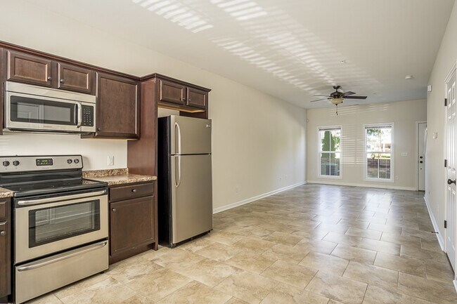 Foto del edificio - 77 Charlotte Dr