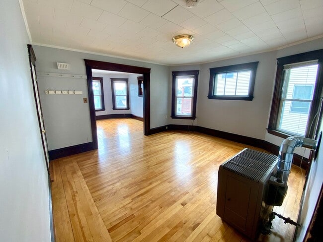 Building Photo - 14 Loring St