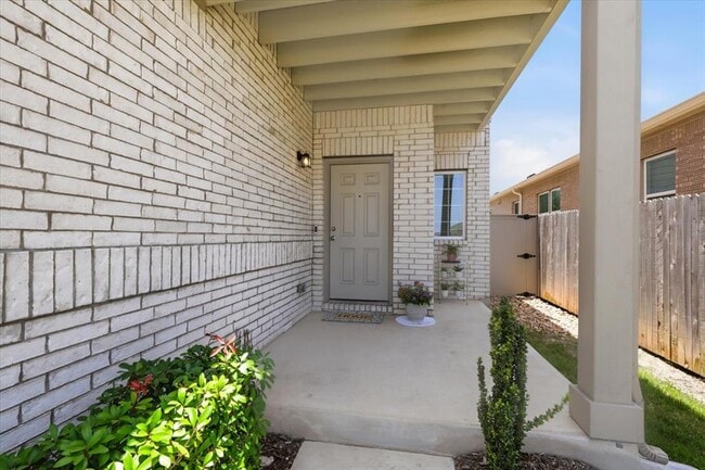 Building Photo - 6407 Principale Dr
