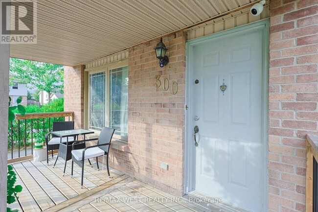 Building Photo - 300 Crawford St