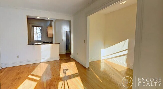 Building Photo - 111 Queensberry St