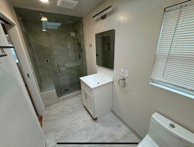 Foto del edificio - 4422 Long Branch Ave