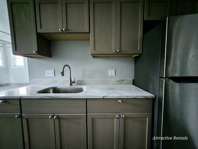 Foto del edificio - 658 E 81st St