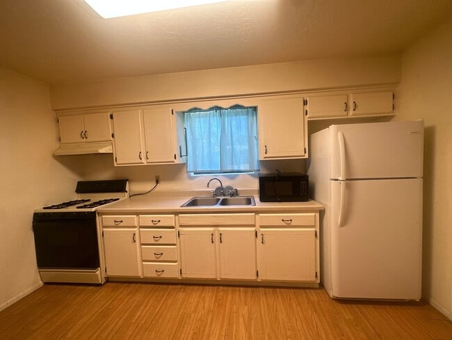 Building Photo - 3 Bedroom 1 Bathroom Home for rent in Aztec