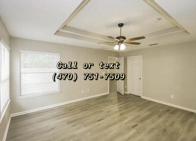 Building Photo - 10813 Campus Heights Ln