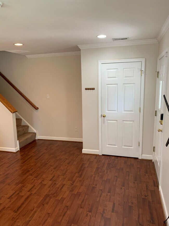 Foto del edificio - Beautiful 2 Bedroom 2 Bath Townhome in Chu...