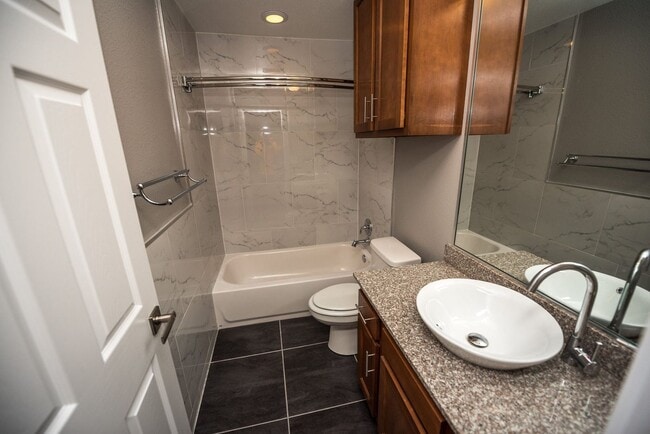 Interior Photo - Axiom Apartments