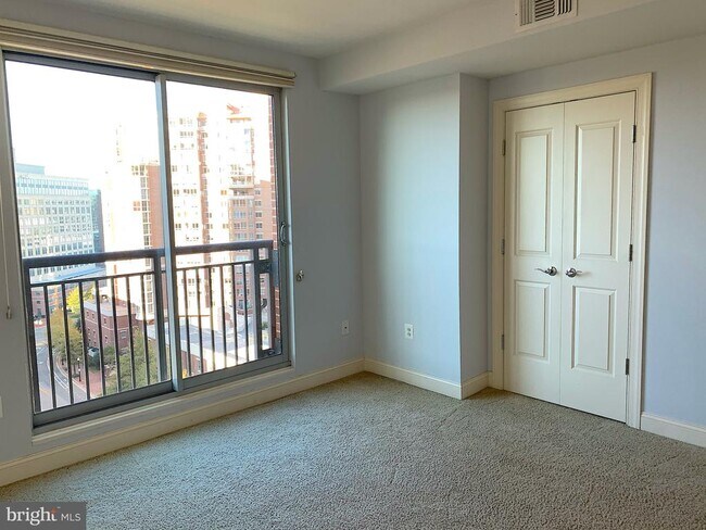 Foto del edificio - 2050 Jamieson Ave