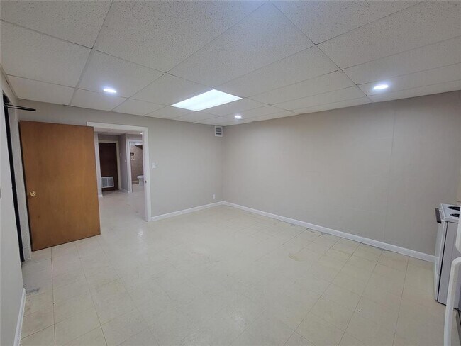 Building Photo - 12600 La Riviera Dr