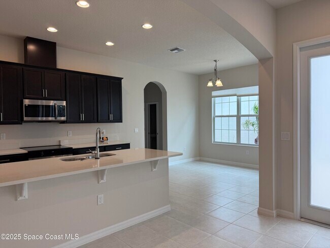 Foto del edificio - 7959 Allure Dr