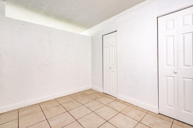 Foto del edificio - 4051 N Dixie Hwy