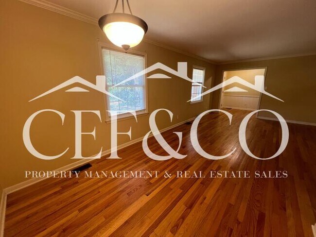 Foto del edificio - 308 Pine Lake Ct
