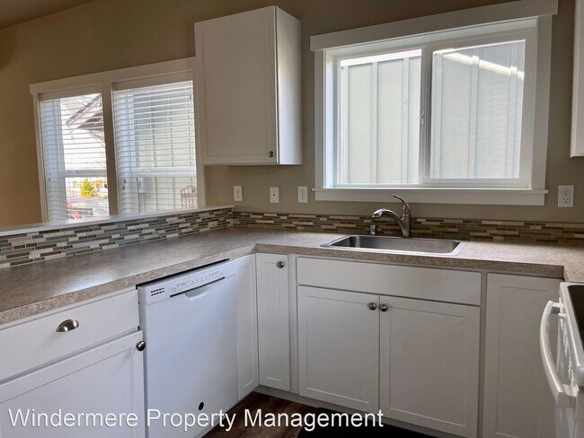 Building Photo - 4 br, 2.5 bath House - 10719 NE Old Growth...